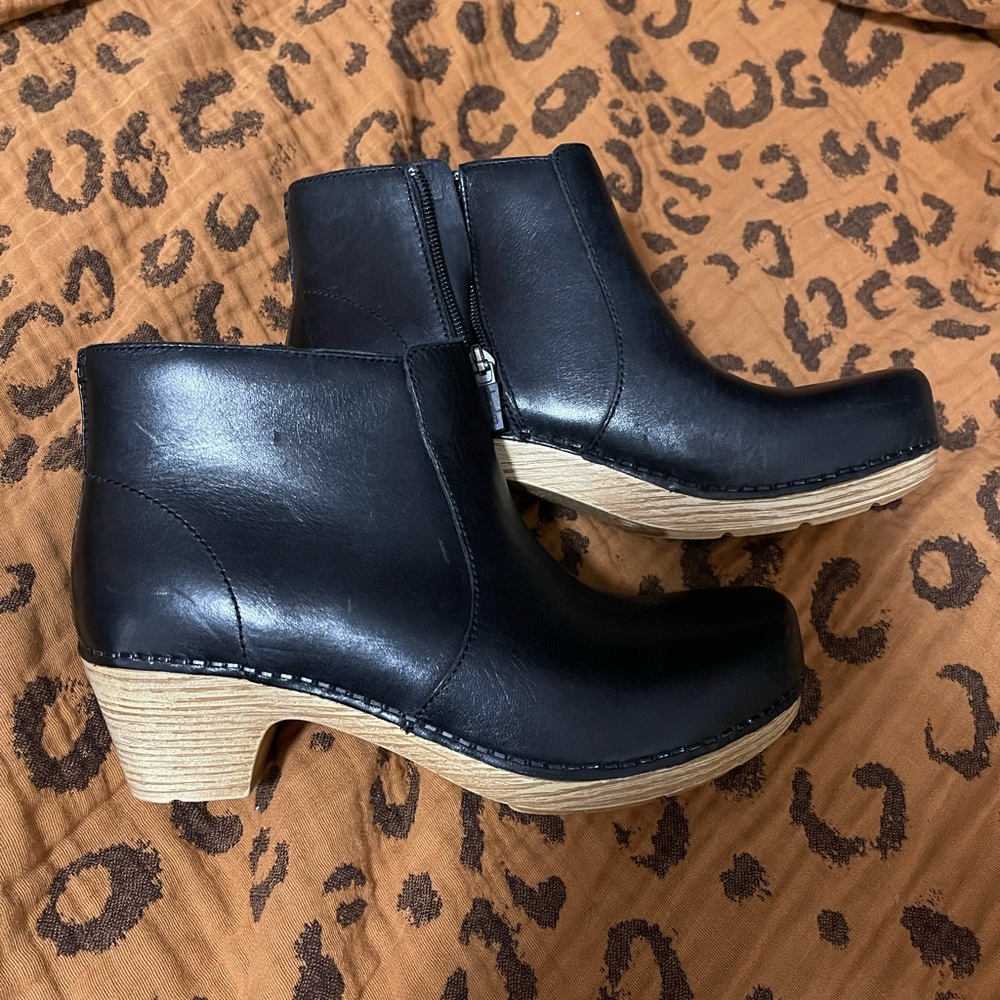 Dansko black leather Maria bootie size 36